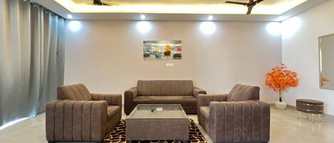 Deluxe Apartment, Balcony, City View | Living area