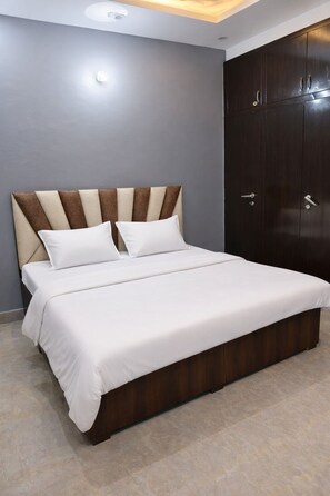 Apartamento Deluxe, balcón, vistas a la ciudad | Escritorio, espacio para trabajar con un portátil, wifi gratis