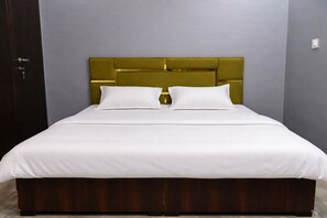Deluxe apartman, erkély, kilátással a városra | Íróasztal, laptophoz jól használható munkafelület és ingyenes wifi