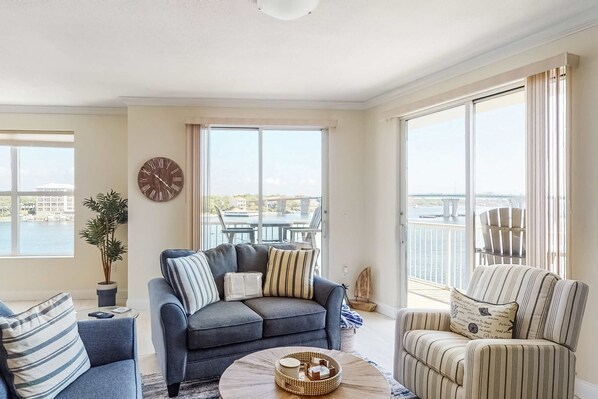 TV, offices - Palm Court Yacht Club 410 - Waterfront condo with balcony, pool, hot tub, central AC & washer/dryer (Fort Walton Beach)