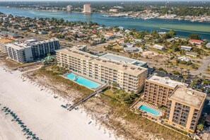 Exterior - Exquisite 3rd floor beachfront condo, shared pool and beach access (Fort Walton Beach)