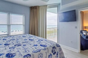 3 bedrooms, Internet, bed sheets - Exquisite 3rd floor beachfront condo, shared pool and beach access (Fort Walton Beach)