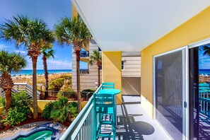 Property grounds - Beachfront Condo, gorgeous views, shared pool and beach access (Fort Walton Beach)