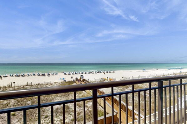 On the beach - Beachfront Condo with stunning views, shared pool and beach access (Fort Walton Beach)