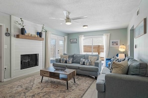 TV, fireplace, offices - Sugar Reef Cottage-unit 1 - Gorgeous coastal townhome with washer/dryer, close to beach, & dog-friendly (Fort Walton Beach)
