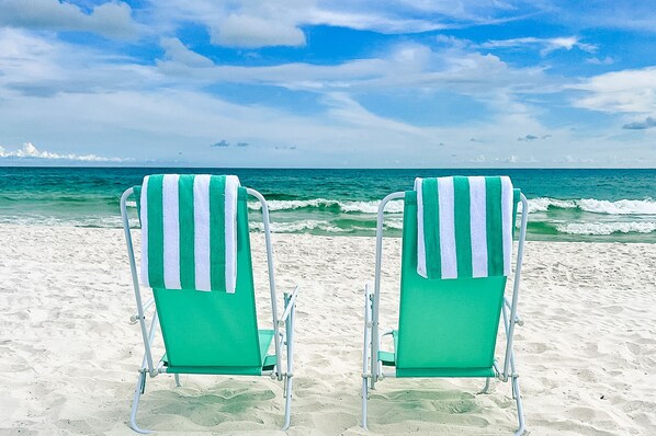 Beach nearby - Sugar Reef Cottage-unit 1 - Gorgeous coastal townhome with washer/dryer, close to beach, & dog-friendly (Fort Walton Beach)