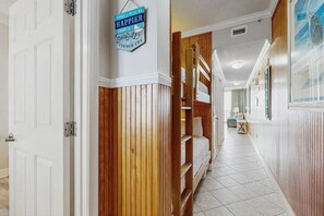 1 bedroom, iron/ironing board, WiFi, bed sheets - 5th floor oceanfront condo with access to pool, high-speed WiFi (Fort Walton Beach)