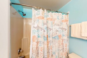 Shower, towels - Serene studio with garden-level patio, central AC, waterfront pool & marina (Fort Walton Beach)