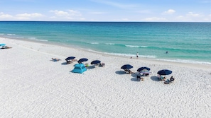 On the beach - Beautiful beachfront condo with million-dollar views with Seasonal Beach Service and Beach Access (Fort Walton Beach)
