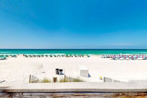 On the beach - Gulf Dunes 317 - Relaxing oceanfront escape with fitness center, shared pool & views (Fort Walton Beach)