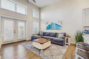 TV, offices - Soundside 209 - Stunning Sound-side Home with Beach Access and a Shared Pool (Fort Walton Beach)