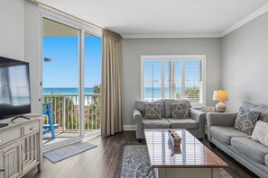 TV, DVD player, offices - Gulf Front condo with heated pool, beach access, gym, washer/dryer and Wifi (Fort Walton Beach)