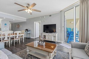 TV, DVD player, offices - Gulf Front condo with heated pool, beach access, gym, washer/dryer and Wifi (Fort Walton Beach)