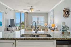 Interior - Gulf Front condo with heated pool, beach access, gym, washer/dryer and Wifi (Fort Walton Beach)