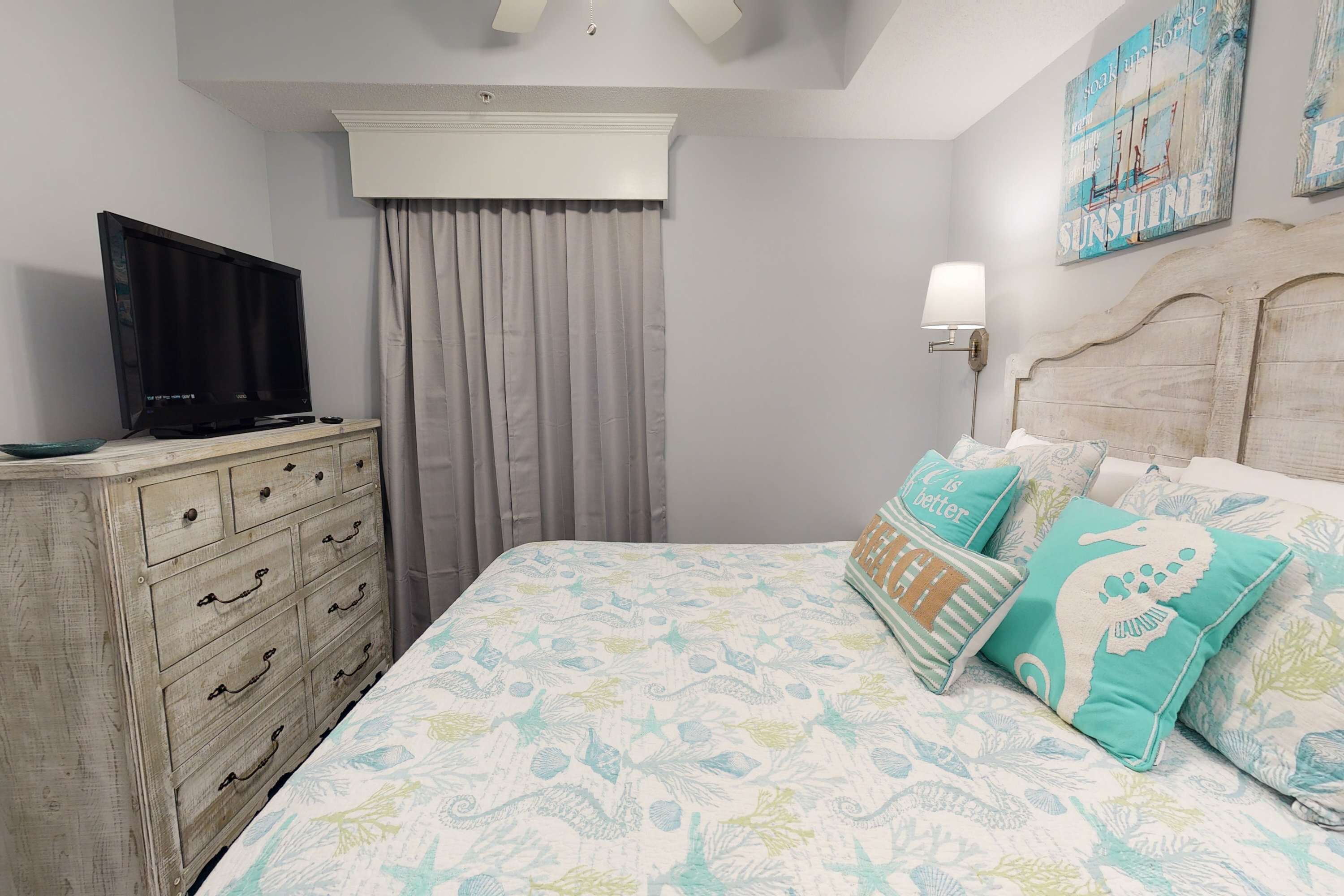 Tabla de planchar con plancha, wifi y ropa de cama 