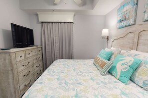 1 bedroom, iron/ironing board, WiFi, bed sheets - Gorgeous beachfront condo w/ocean views, shared pool, and beach access (Fort Walton Beach)