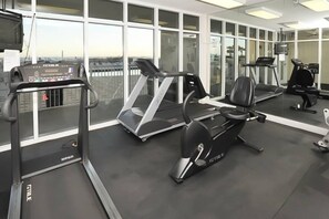 Fitness facility - Gulf-front condo with washer/dryer, pools, hot tub, gym, & easy beach access (Fort Walton Beach)