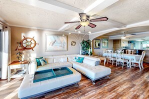 Televisión, reproductor de DVD y oficina 