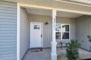 Exterior detail - Spacious private home with large kitchen, patio & close to everything (Gulf Breeze)