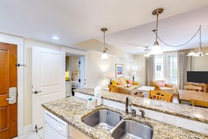 Interior - Amazing Baytowne Wharf condo with pool, hot tub, tennis, patio, W&D & beach access (Miramar Beach)