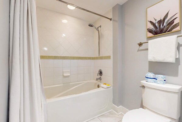 A bathroom with a bathtub, toilet, and shower. - Observation Point gem with pools, golf, marina, tennis & amazing locale (Miramar Beach)