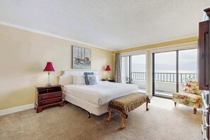 2 bedrooms, iron/ironing board, WiFi, bed sheets - Spacious 5th floor condo with sweeping views of the Gulf, steps to beach (Fort Walton Beach)