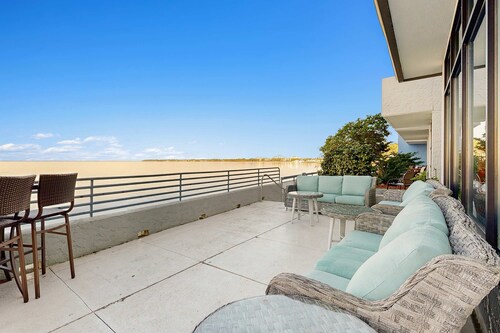Bayside Studio with nearby outlet shopping, Golf course and Community pool