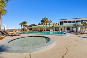 Pool - Bayside Studio with nearby outlet shopping, Golf course and Community pool (Miramar Beach)