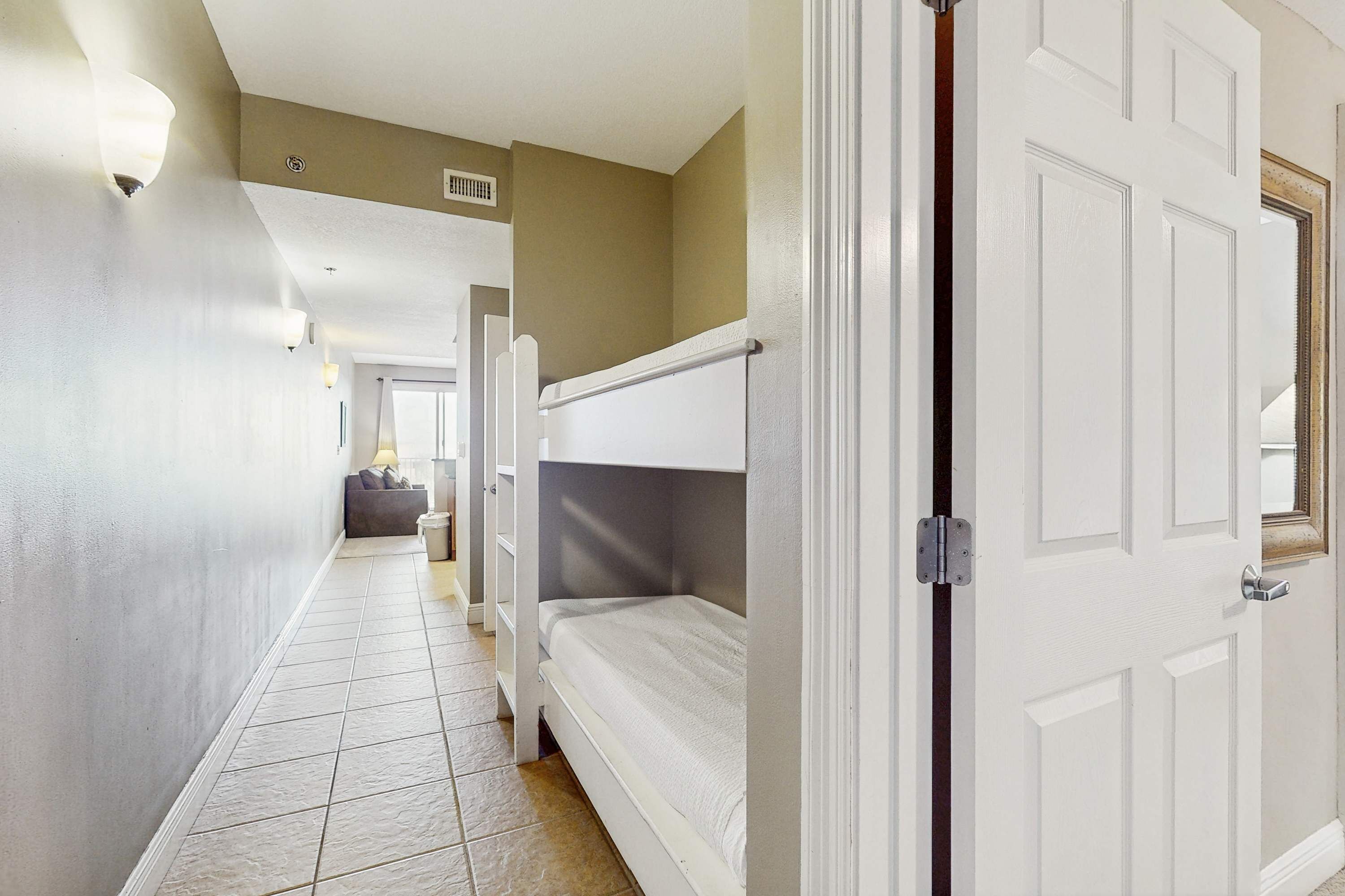 Iron/ironing board, WiFi, bed sheets, wheelchair access