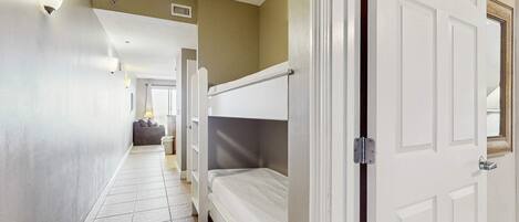 Fer et planche Ă repasser, Wi-Fi, draps fournis