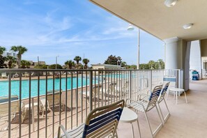 Pool - Coastal condo with a scenic balcony, pool, and gym access - W&D & Wifi (Miramar Beach)