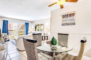 Dining - Convenient condo near beach with pool, balcony, & W/D - snowbird-friendly (Pensacola Beach)