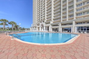 Pool - Gorgeous gulfview condo with spacious balcony, shared pool, hot tub& beach access (Miramar Beach)