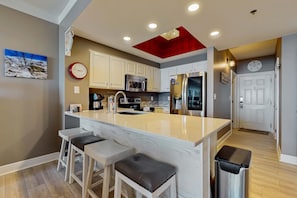 Fridge, microwave, oven, stovetop - Gorgeous gulfview condo with spacious balcony, shared pool, hot tub& beach access (Miramar Beach)