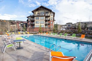 Pool - Luxurious 4 bed, private HT, sleeps 12, ski-in/ski-out access (Granby)