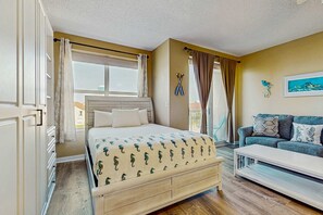 WiFi, bed sheets - Palm Court Yacht Club 312A - Third-floor cozy coastal studio with soundviews, WiFi, and shared pool & hot tub (Fort Walton Beach)