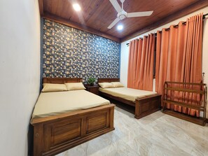 3 bedrooms, iron/ironing board, WiFi, bed sheets - Mahizh Manai - Holiday Rental Home (Jaffna)