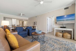 TV - Snowbird-friendly oceanfront condo with pool & amazing balcony views (Fort Walton Beach)