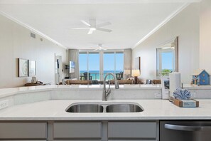 Interior - Snowbird-friendly oceanfront condo with pool & amazing balcony views (Fort Walton Beach)