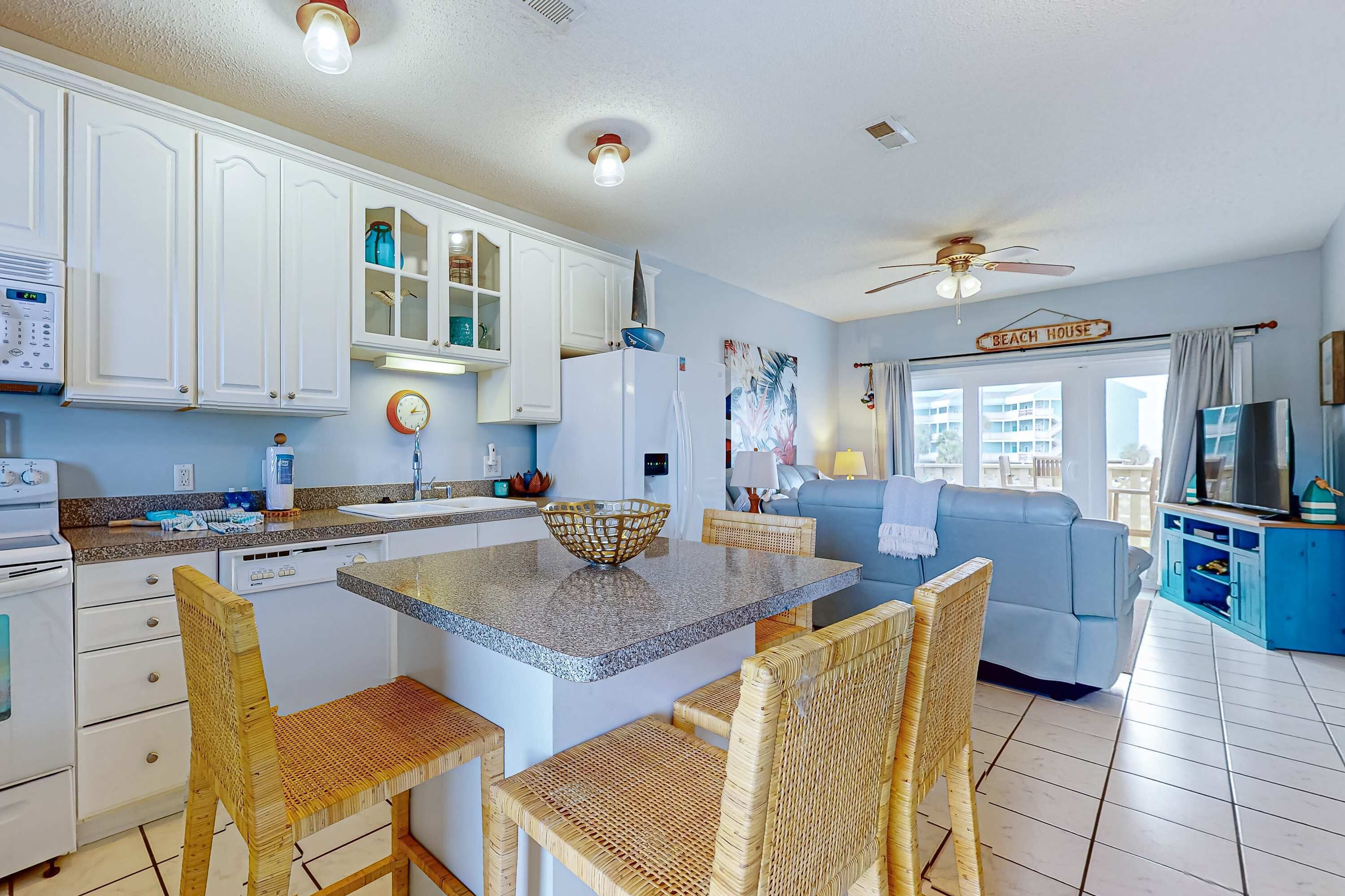 Kylskåp, mikrovågsugn, ugn och spishäll