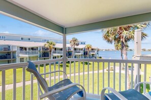 Property grounds - Comfy Coastal Condo w/ Gorgeous Bay Views & Nearby Beach Access (Pensacola Beach)