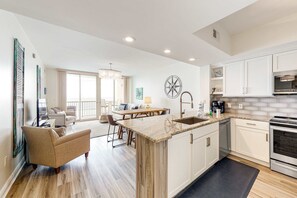 Fridge, microwave, oven, stovetop - 4th-floor oceanfront condo with pools, ocean view, W/D & fast WiFi (Fort Walton Beach)