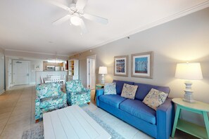 TV, DVD player - Serene condo with washer/dryer, pool, hot tub, WiFi, & patio - snowbird friendly (Fort Walton Beach)