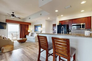 TV - Resort condo w/gulf view, corner balcony & shared pool/hot tub/beach access (Miramar Beach)