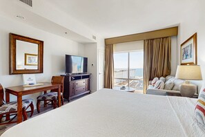 2 bedrooms, Internet - Resort condo w/gulf view, corner balcony & shared pool/hot tub/beach access (Miramar Beach)