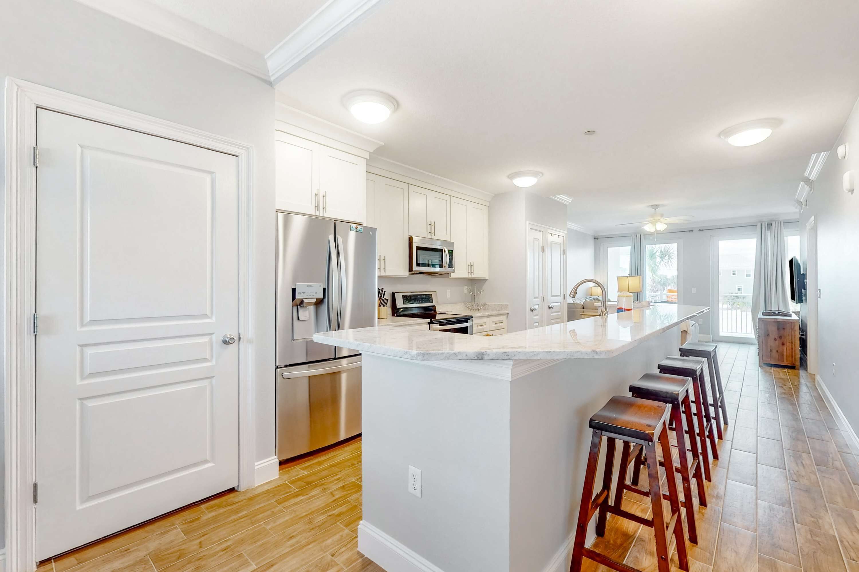 ثلاجة، ميكروويف، فرن، موقد طهي مسطح