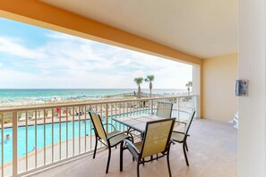 Outdoor dining - Gulf Front 3BR | 2nd Floor | Pool | Hot Tub | W/D (Fort Walton Beach)