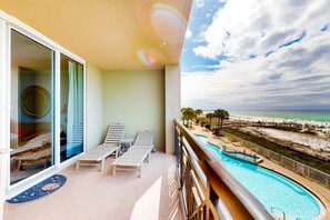 Pool - 3rd-floor gulf front condo with WiFi, splash pad, & beach equipment rental (Fort Walton Beach)