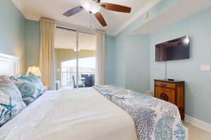 3 bedrooms, iron/ironing board, WiFi, bed sheets - Gorgeous Gulfview condo with full kitchen, shared pool and beach access (Fort Walton Beach)