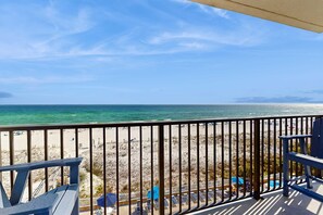 Property grounds - Lovely and Convenient Home In Beachfront Complex w/Shared Pool, WiFi, AC, & W/D (Fort Walton Beach)